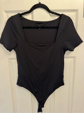 House of Harlow Black Square Neck Short Sleeve Bodysuit